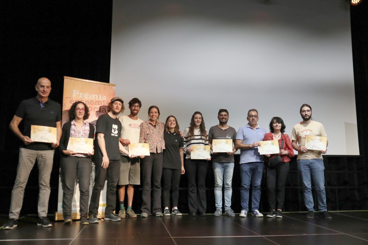 Foto de família de tots els guanyadors dels Premis Economia Social 2022