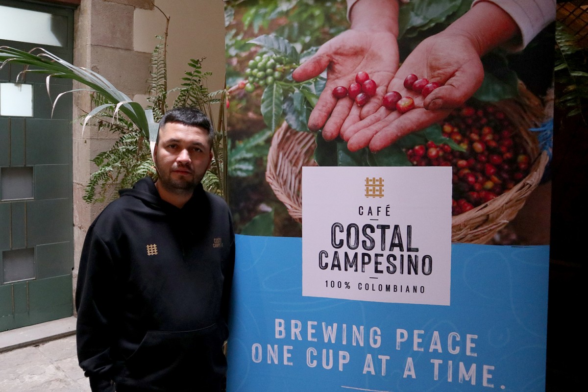 Jonathan Sierra, a la presentació a Barcelona del cafè que la cooperativa Coolmunes produeix i transforma a Colòmbia