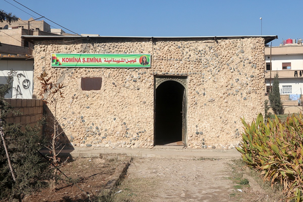 Exterior de la comuna Sehid Emîna a Qamishlo