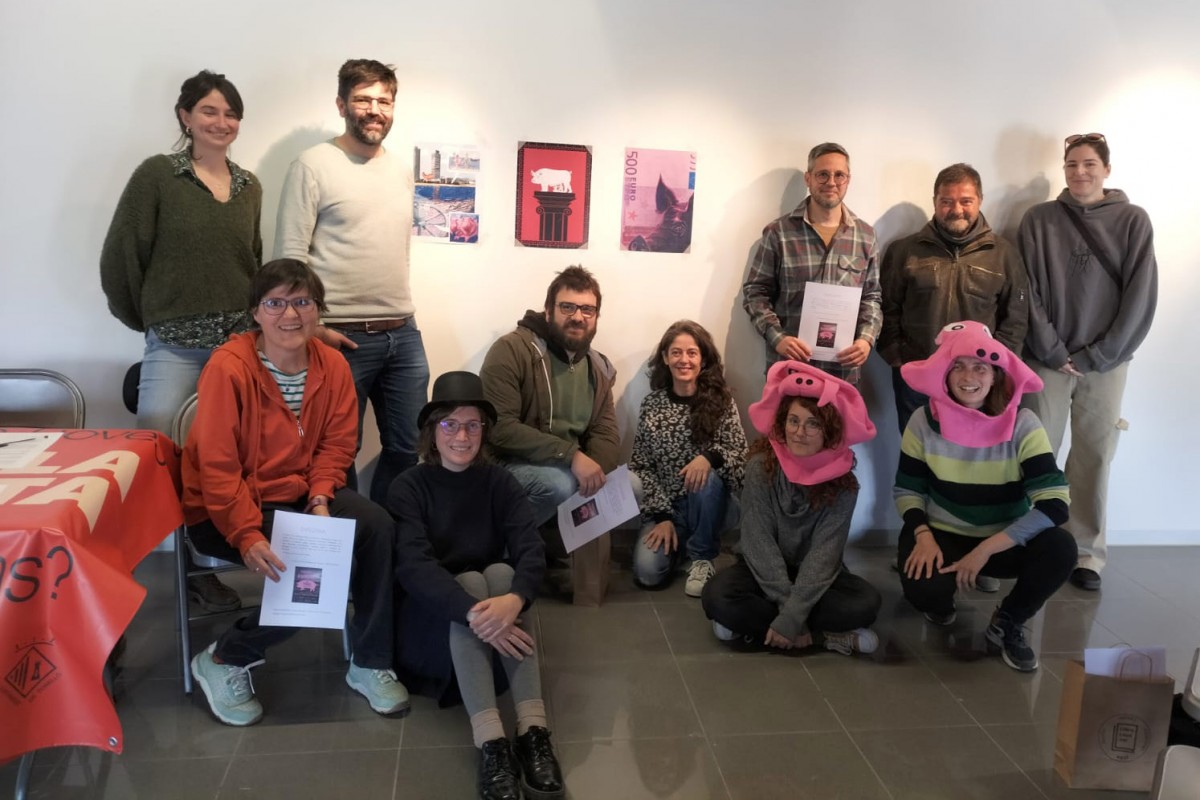 Organitzadors i guardonats del concurs d'il·lustració, dijous a l'Escola d'Arts Plàstiques de Torelló