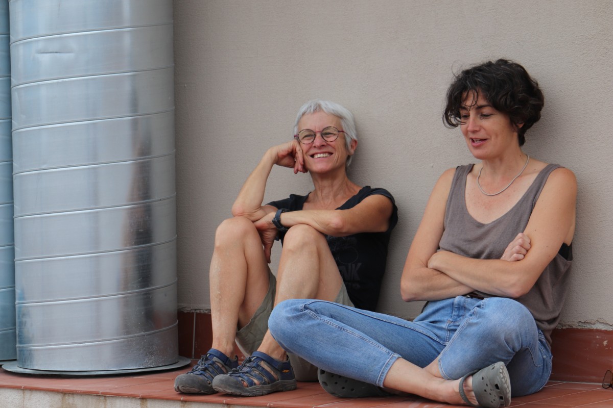 Conxita Olivé i Marta Besora, dues de les sòcies de La Raval.
