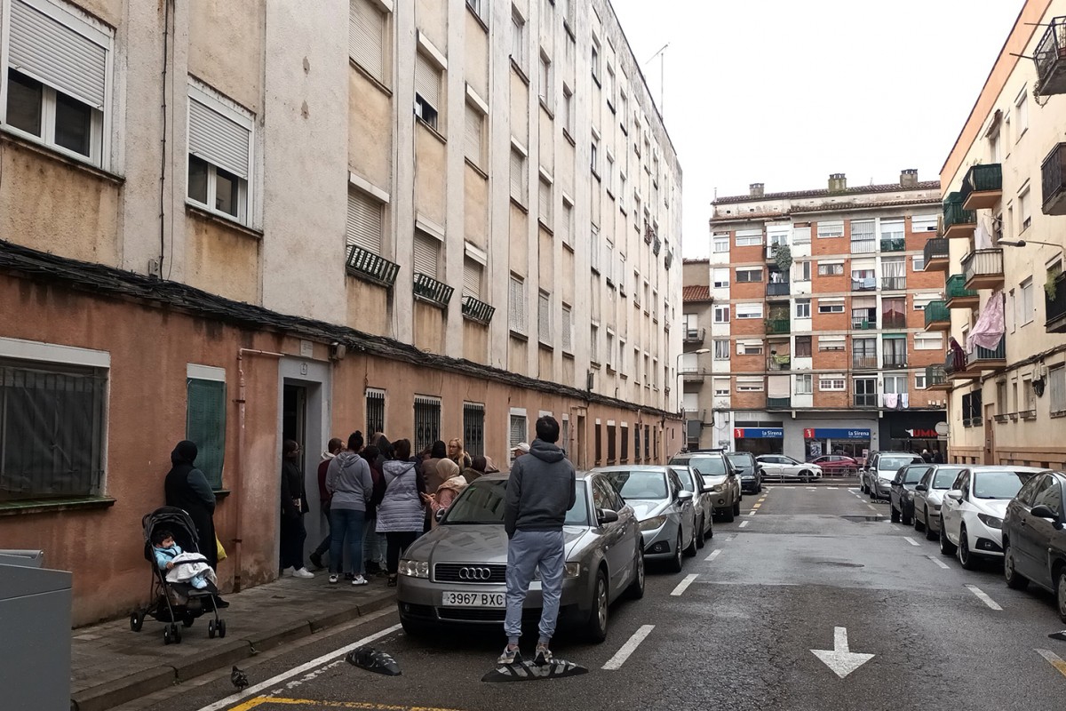 La presència d'activistes davant del domicili afectat ha estat clau a l'hora d'aturar el desnonament