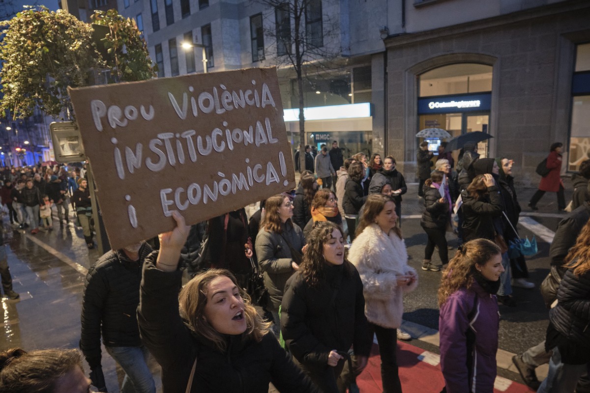 A la manifestació es van sentir consignes antiracistes, antifeixistes, pel dret a l'habitatge i a favor dels drets LGTBIQ+