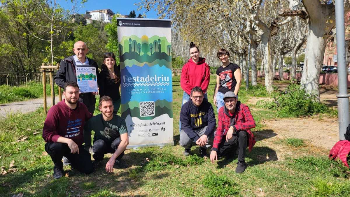 Lluís Vidal Sixto, Liz Massip Planas, Berta Jàtiva Vilagut, Laura Muixí Casaldàliga, Eduard Aragón Ruíz, Arnau Ramos Puigdellívol, Dani Castellano Cardoso i César Mendoza Beltrán a la presentació del cartell de la festa.