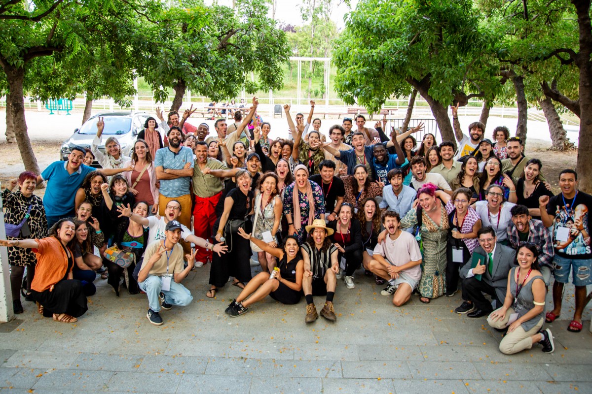 Aquesta experiència va comptar amb la participació de més de cent cinquanta persones de públic assistent i més de quaranta persones provinents dels grups de la Formació de Facilitadores de Teatre Fòrum Intercultural