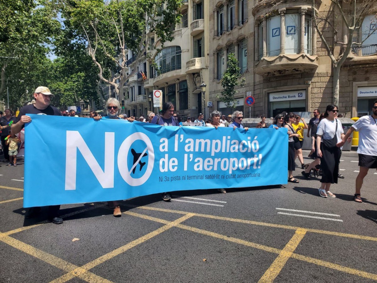Membres de la plataforma Zeroport a la manifestació del darrer cap de setmana convocada per Ni un pam de terra.