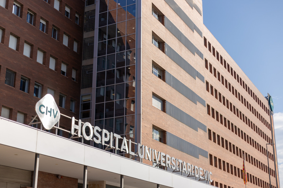 Façana de l'hospital de Vic, on es concentra el gruix d'activitat del Consorci Hospitalari de Vic i on té la seu social