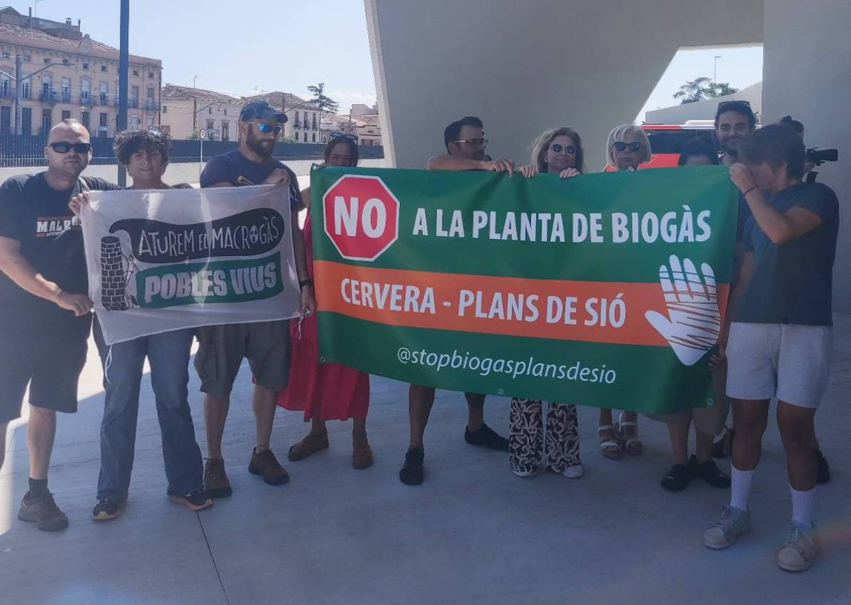 Una de les concentracions de Pobles Vius, en aquest cas a Tàrrega, contra una central de biogàs a Els Plans de Sió.