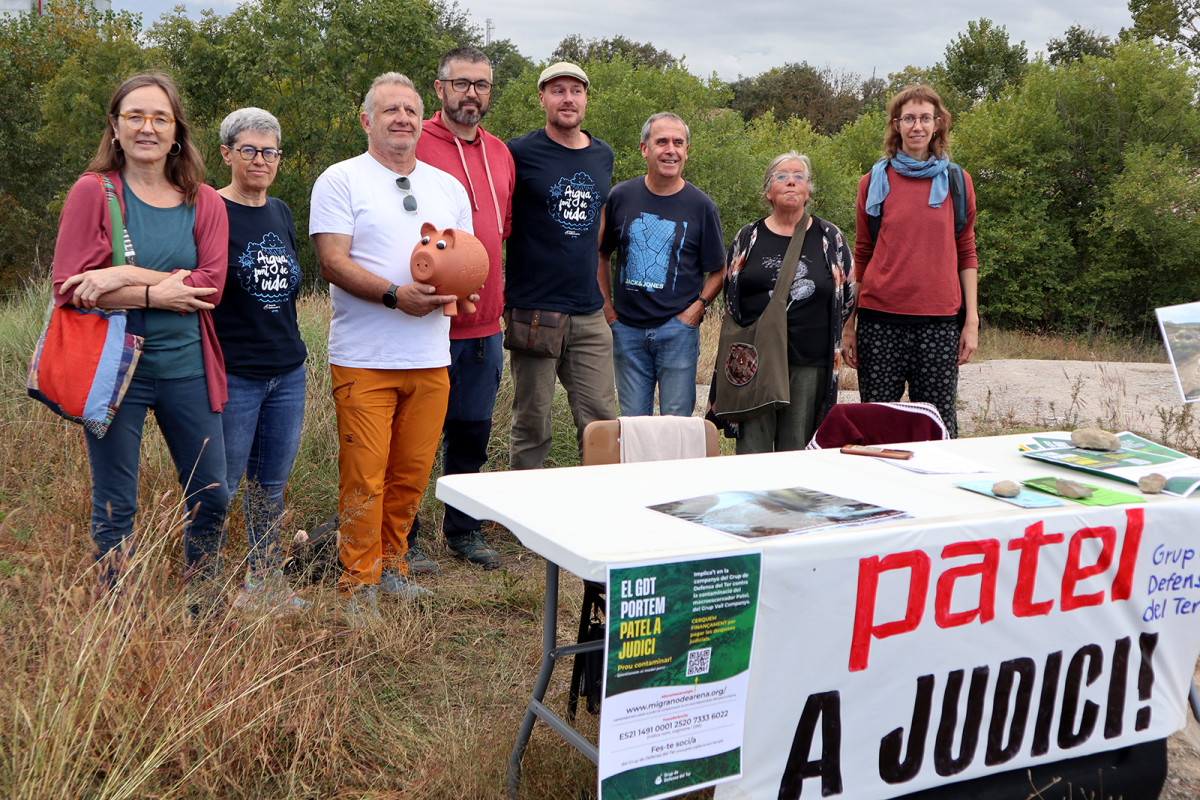Alguns dels activistes del GDT que van participar en la presentació de la campanya 