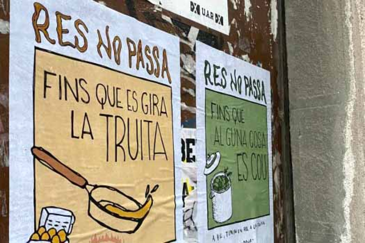 Cartells de la campanya de per recaptar fons del futur Ateneu Popular de Vic