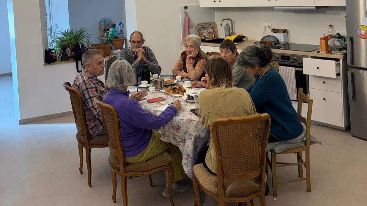 Grup de persones que conviuen a La Rosada. 