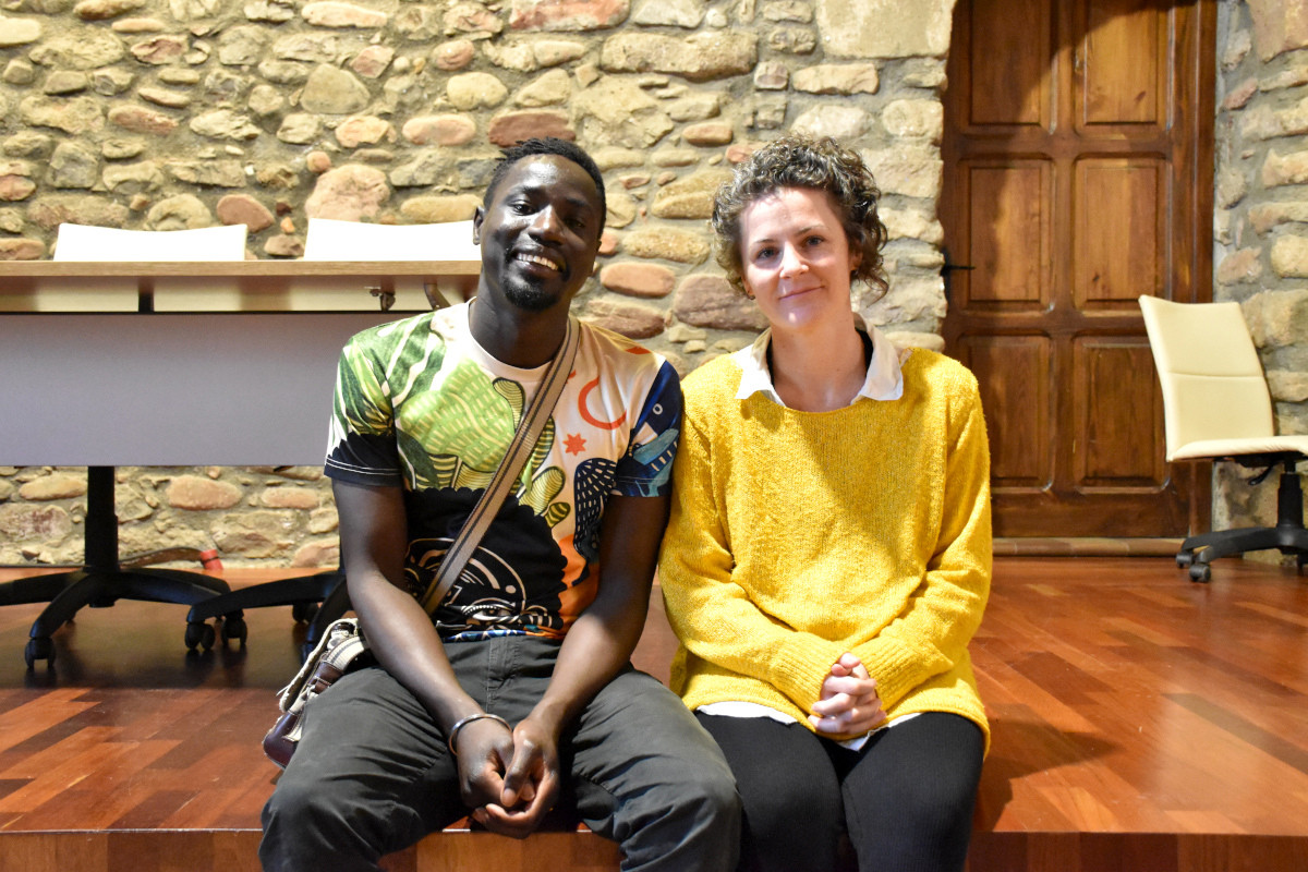 Tijan Konteh i Laura Pérez, dos dels impulsors de l'Associació de Joves Africans i Africanes de Catalunya