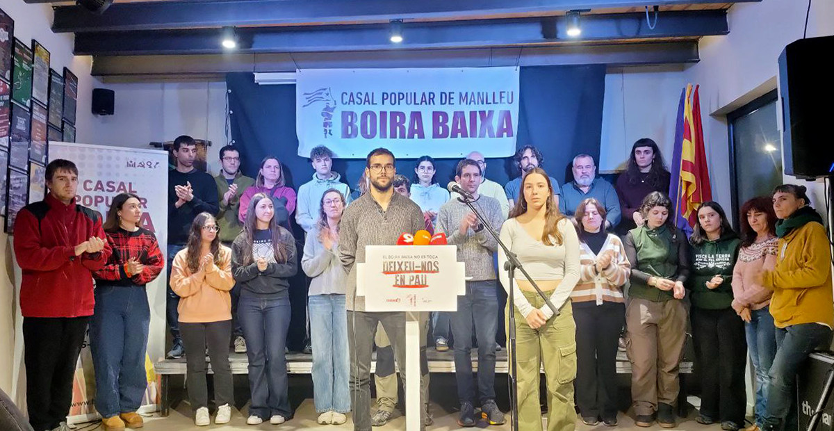 Aplaudiments després de la intervenció de les dues portaveus del Casal, aquest dilluns al vespre