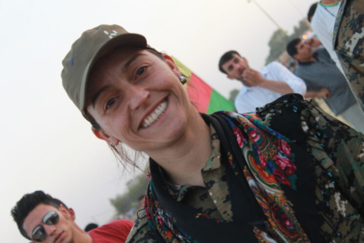 Judit Ramos Pujol com a brigadista internacional a Rojava.