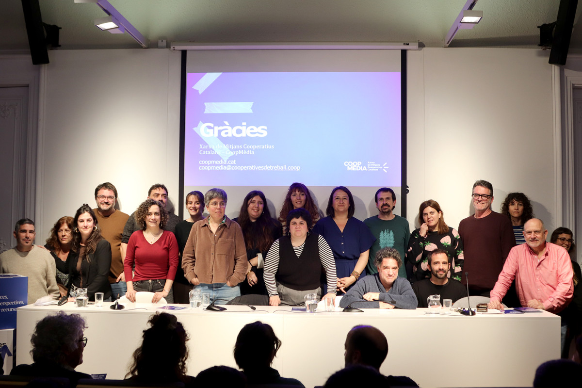 Foto de família amb alguns dels representants dels mitjans impulsors de CoopMèdia