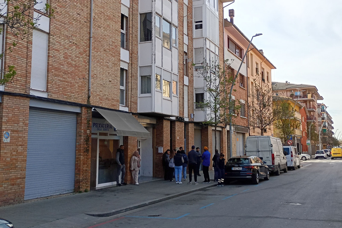 Activistes de la PAH concentrades davant l'immoble afectat