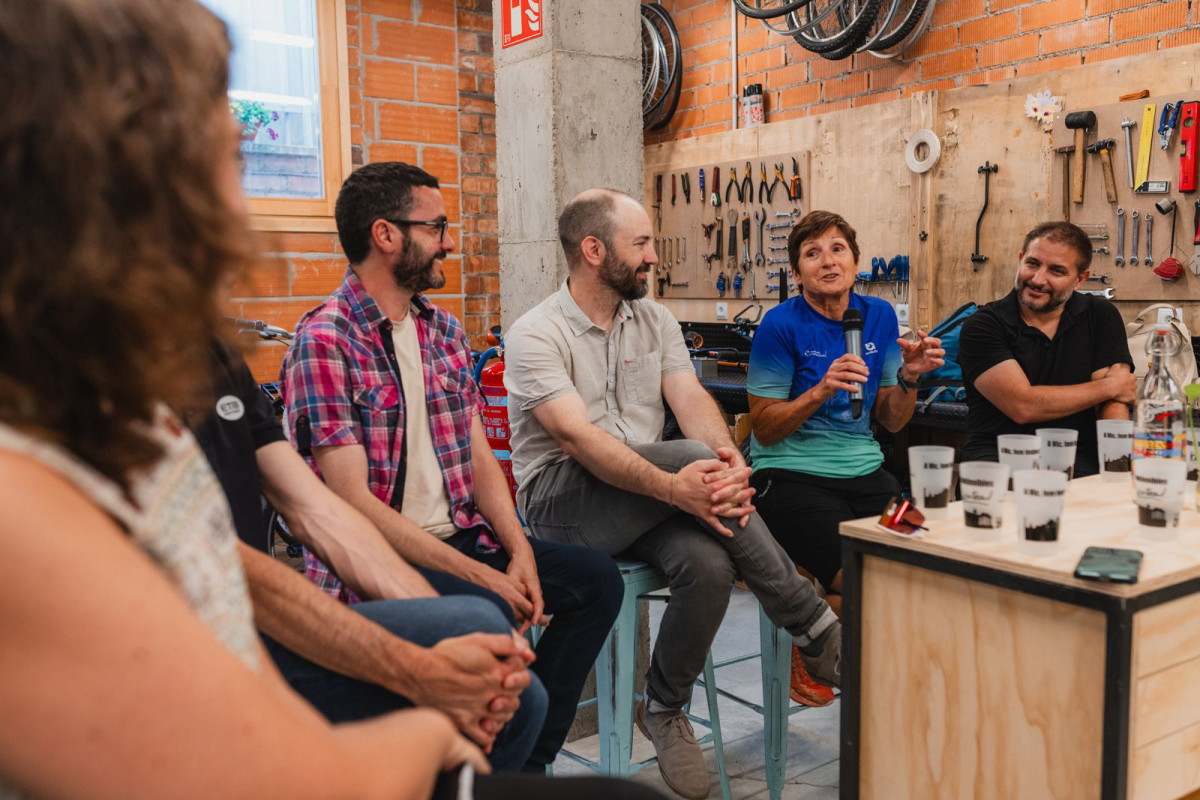 Un moment del «Diàleg sobre rodes», el col·loqui sobre la bicicleta que va fer-se a la inauguració de Ciclika