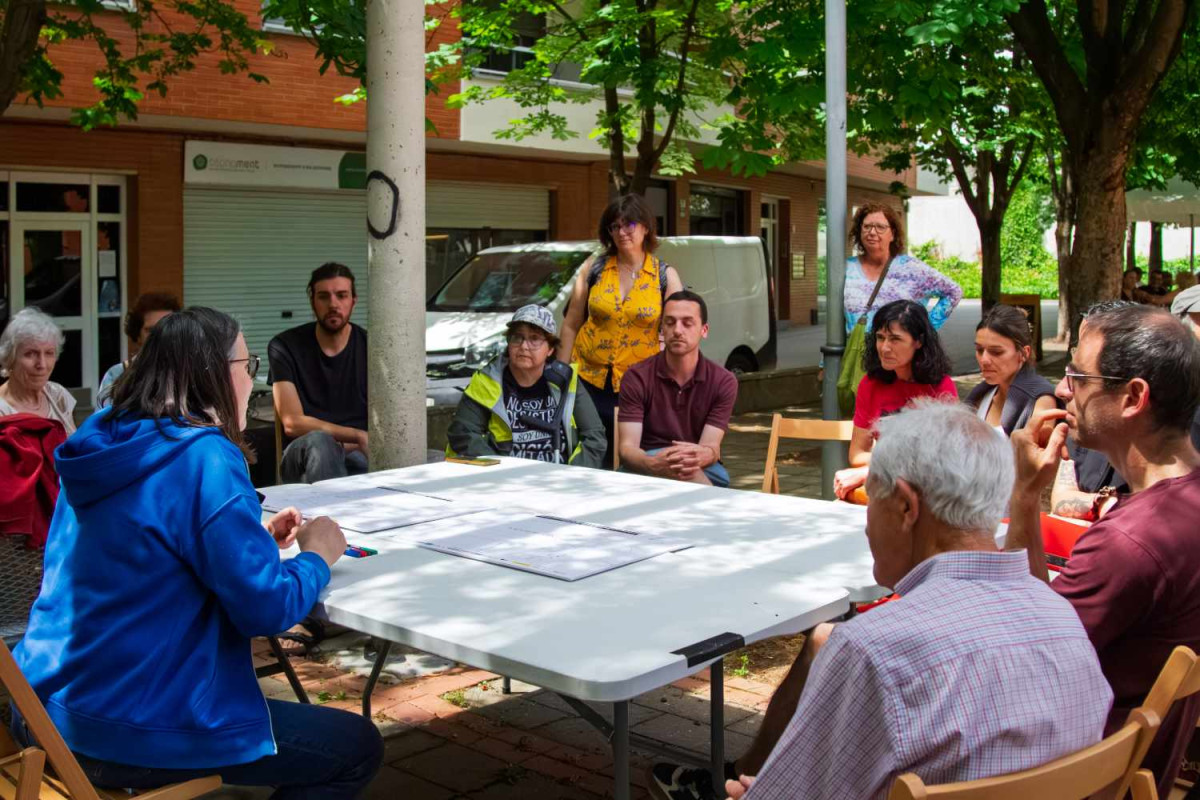 Veïns del Remei i Itziar González en plena activitat